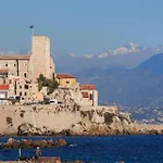 Magnifique Dans Avec Piscine Apartman Antibes