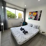 Magnifique Dans Avec Piscine Apartman *