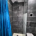 Apartman Magnifique Dans Avec Piscine Antibes