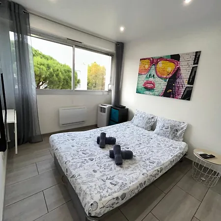 Magnifique Dans Avec Piscine Apartmán *