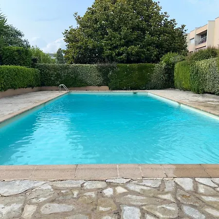 Magnifique Dans Avec Piscine Apartman Antibes