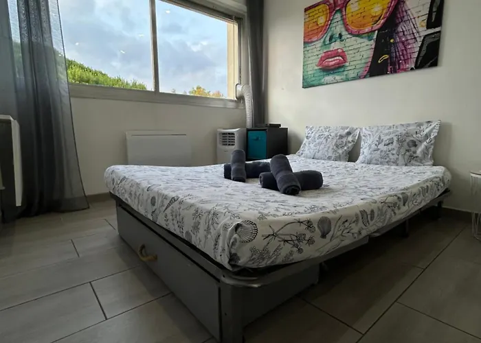 Magnifique Dans Avec Piscine Apartman *